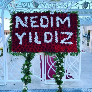 Kırmızı Karanfil Kalp Vip Çelenk